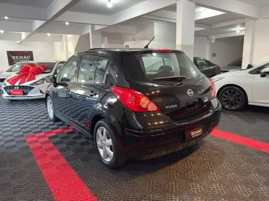 NISSAN-TIIDA-2010