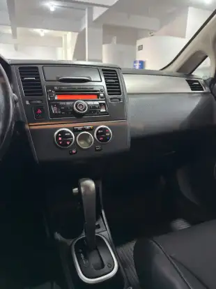 NISSAN-TIIDA-2010
