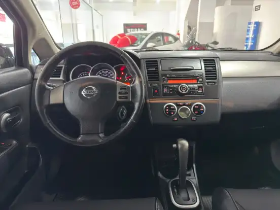 NISSAN-TIIDA-2010
