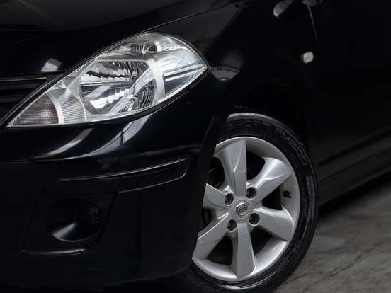 NISSAN-TIIDA-2011