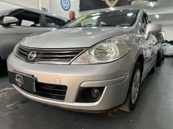 NISSAN-TIIDA-2011
