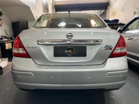 NISSAN-TIIDA-2011