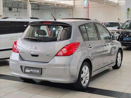 NISSAN-TIIDA-2011