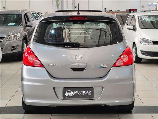 NISSAN-TIIDA-2011