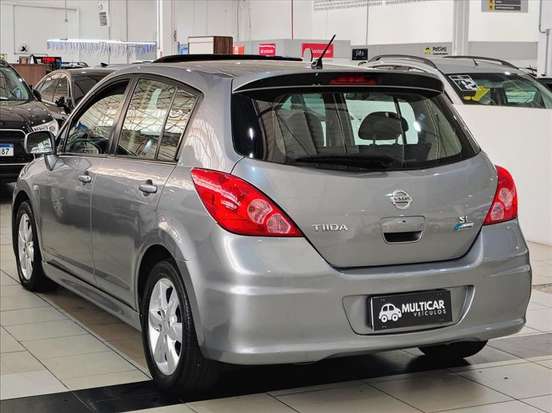 NISSAN-TIIDA-2011