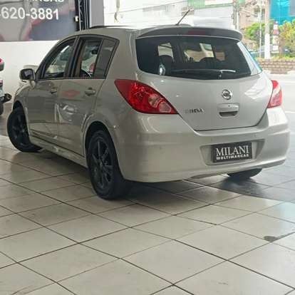 NISSAN-TIIDA-2011