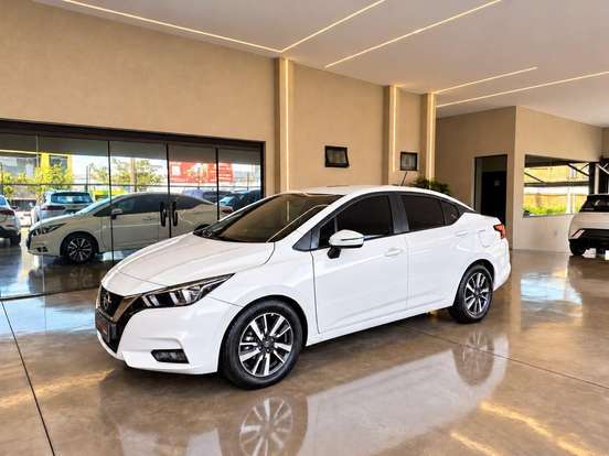 NISSAN-VERSA-2022