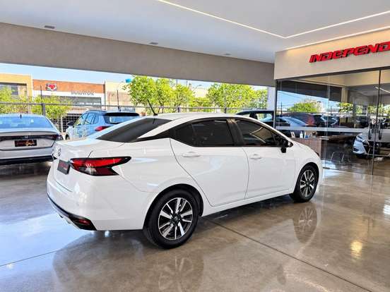 NISSAN-VERSA-2022