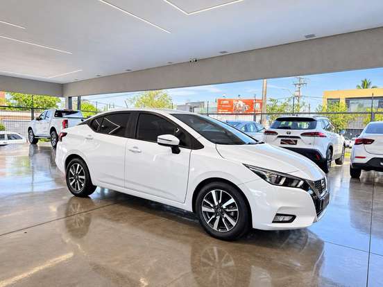 NISSAN-VERSA-2022