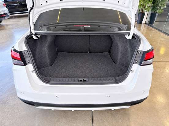 NISSAN-VERSA-2022