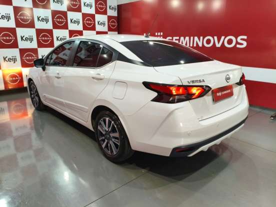 NISSAN-VERSA-2023