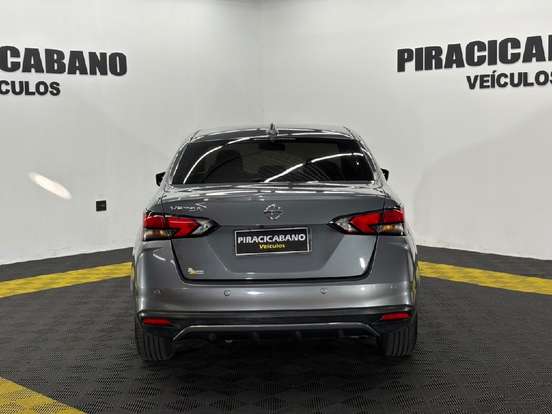 NISSAN-VERSA-2021