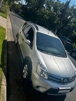 NISSAN-LIVINA-2011