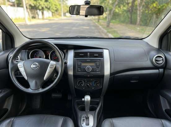 NISSAN-LIVINA-2011