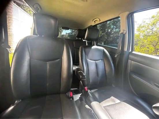NISSAN-LIVINA-2011