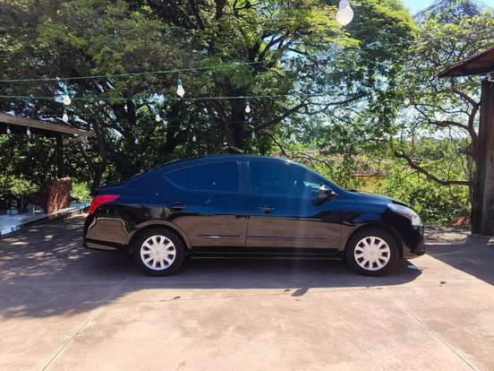NISSAN-VERSA-2020