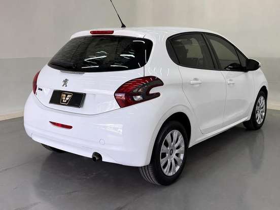 PEUGEOT-208-2018