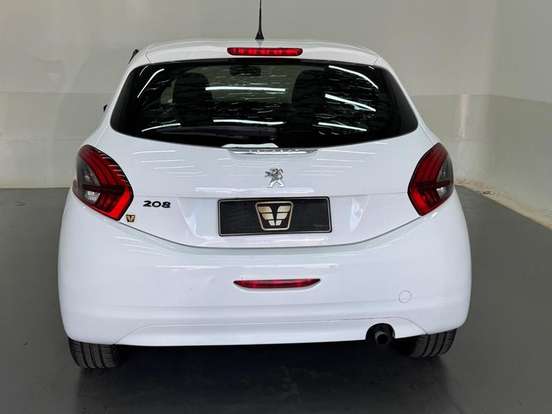 PEUGEOT-208-2018