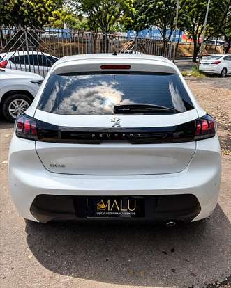 PEUGEOT-208-2021