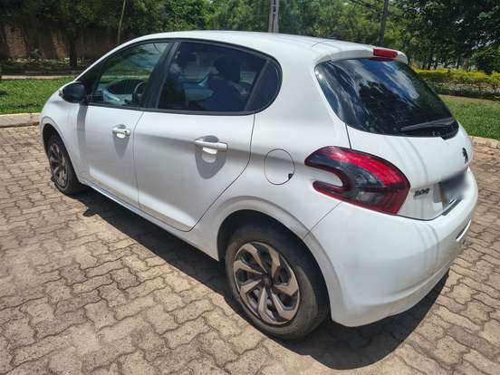 PEUGEOT-208-2019