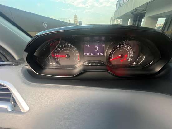 PEUGEOT-208-2017