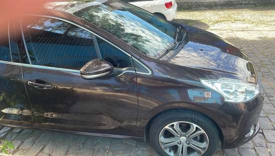PEUGEOT-208-2015