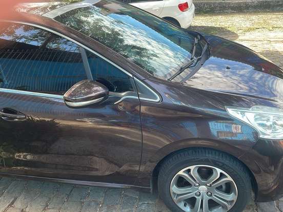 PEUGEOT-208-1.6 GRIFFE 16V FLEX 4P AUTOMÁTICO PEUGEOT-208-2015
