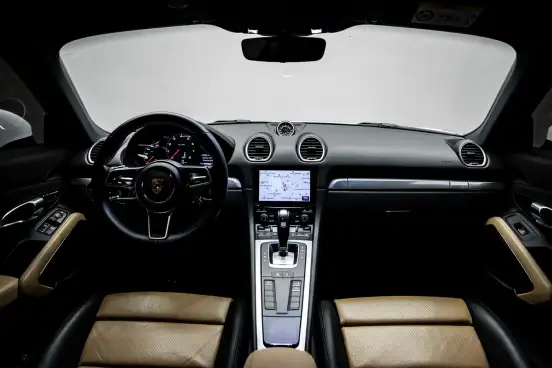 PORSCHE-718-2017