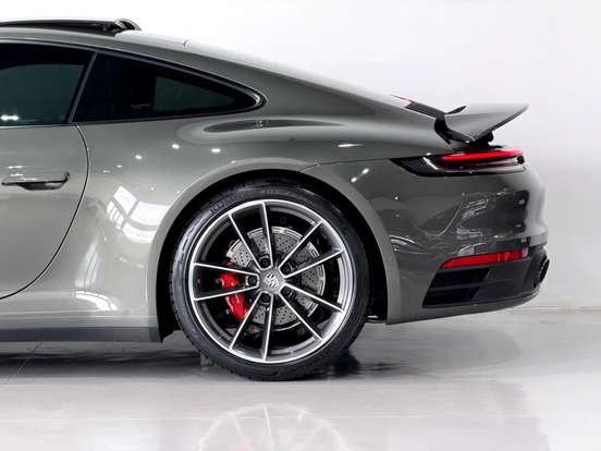 PORSCHE-911-2020