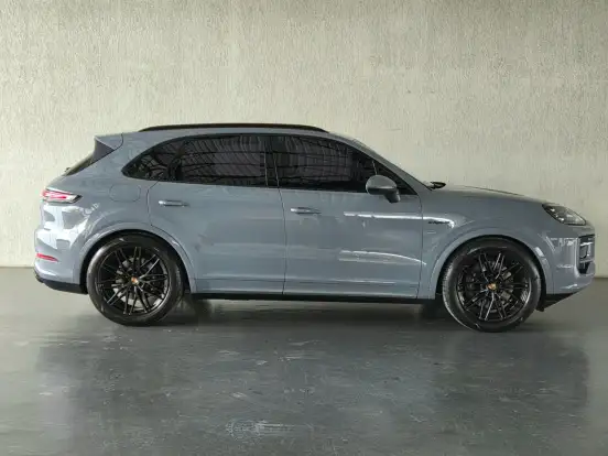 PORSCHE-CAYENNE-2025