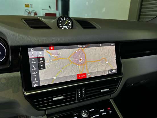 PORSCHE-CAYENNE-2021