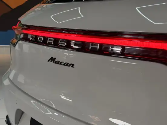 PORSCHE-MACAN-2020