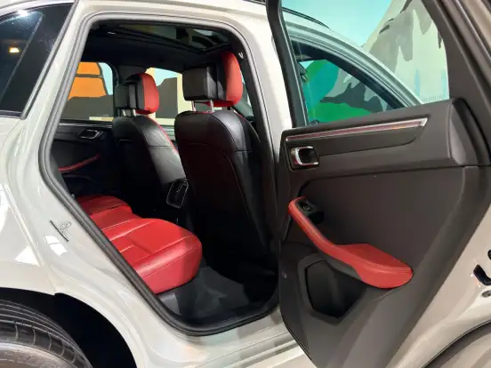 PORSCHE-MACAN-2020