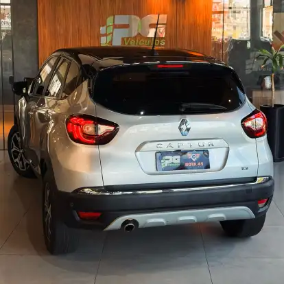 RENAULT-CAPTUR-2021
