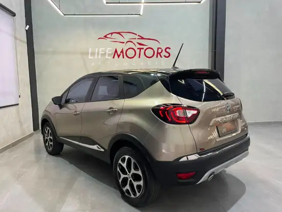 RENAULT-CAPTUR-2021