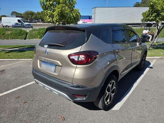 RENAULT-CAPTUR-2023