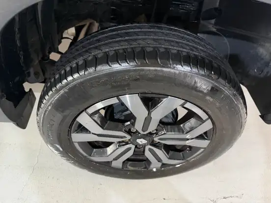 RENAULT-DUSTER-2023