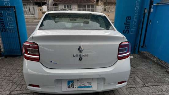 RENAULT-LOGAN-2022