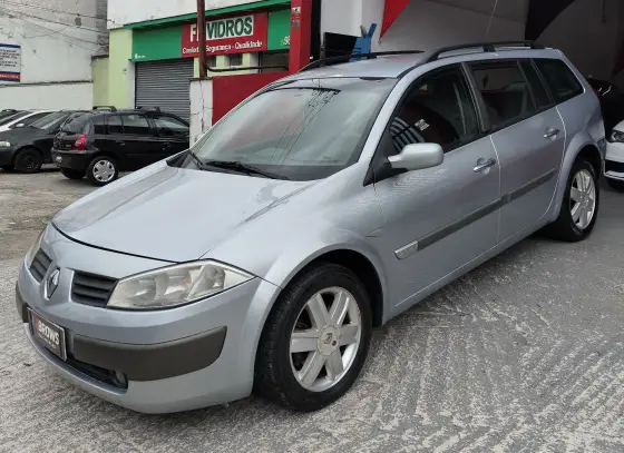 RENAULT MEGANE 2.0 DYNAMIQUE GRAND TOUR 16V GASOLINA 4P AUTOMÁTICO