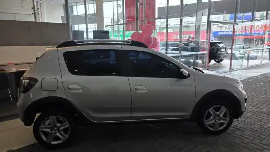 RENAULT-SANDERO-2018