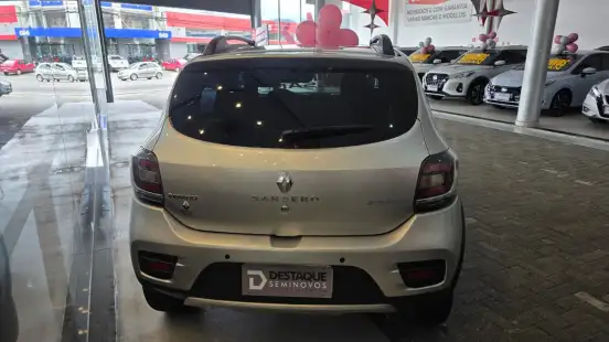RENAULT-SANDERO-2018