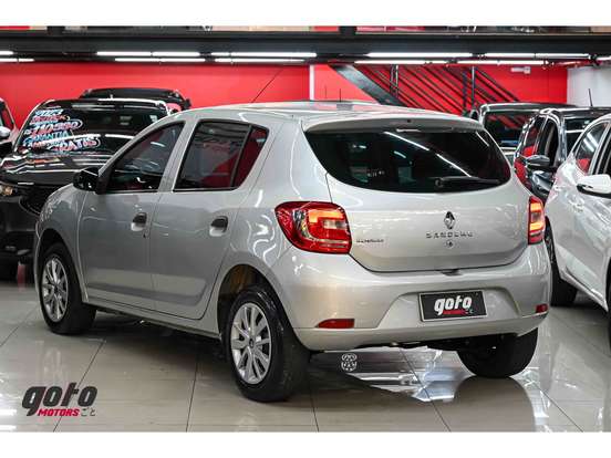 RENAULT-SANDERO-2017
