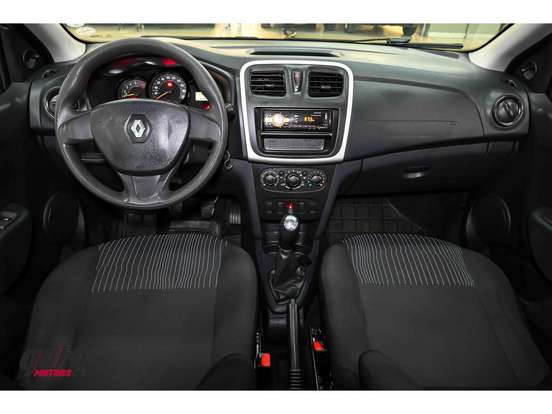 RENAULT-SANDERO-2017