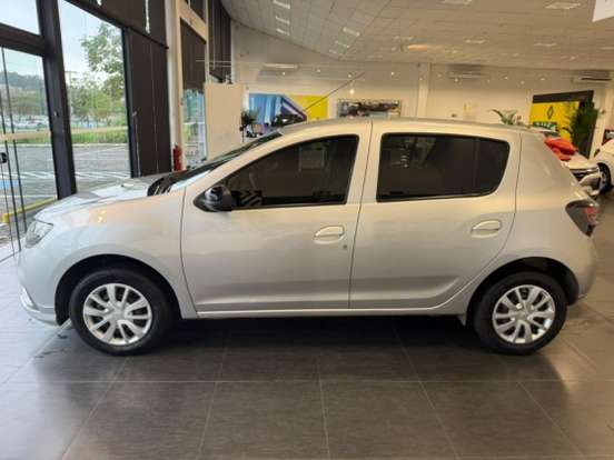 RENAULT-SANDERO-2022
