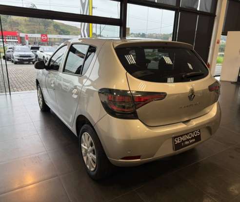 RENAULT-SANDERO-2022