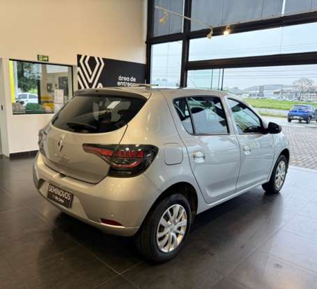 RENAULT-SANDERO-2022
