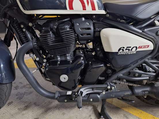 ROYAL ENFIELD-SHOTGUN 650 STENCIL WHITE-2025