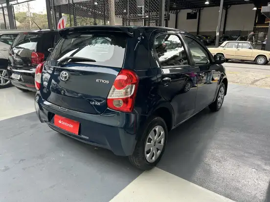 TOYOTA-ETIOS-2016
