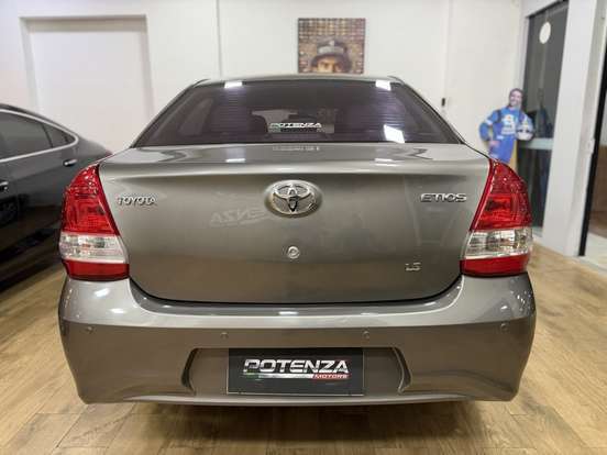 TOYOTA-ETIOS-2019