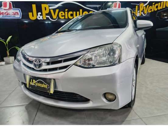 TOYOTA-ETIOS-1.5 XLS SEDAN 16V FLEX 4P MANUAL TOYOTA-ETIOS-2013